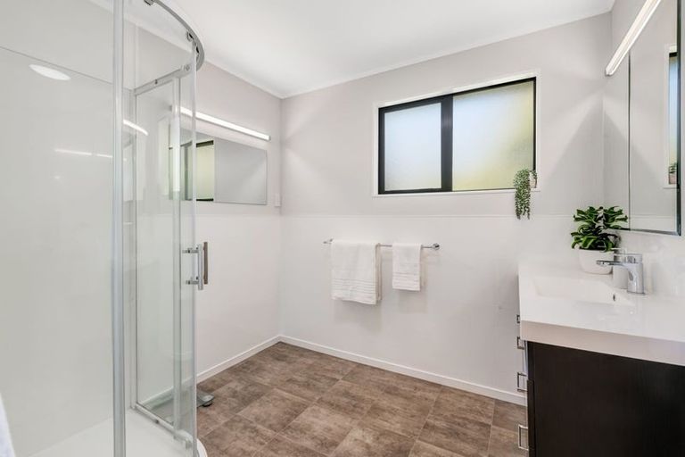 Photo of property in 28 Gilshennan Valley, Red Beach, 0932