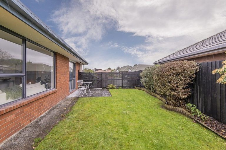 Photo of property in 1/14 Innisfree Place, Northwood, Christchurch, 8051