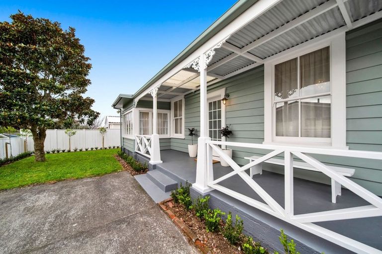 Photo of property in 9 Mayfair Place, Westown, New Plymouth, 4310