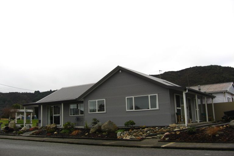 Photo of property in 5 Smith Street, Reefton, 7830