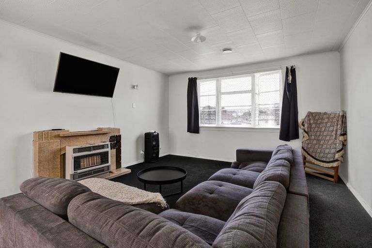 Photo of property in 11 Caplen Street, Hawera, 4610