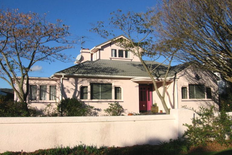 Photo of property in 4 Rangiora Street, Woburn, Lower Hutt, 5010