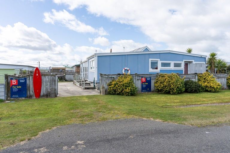 Photo of property in 2a Andresen Street, Foxton Beach, Foxton, 4815