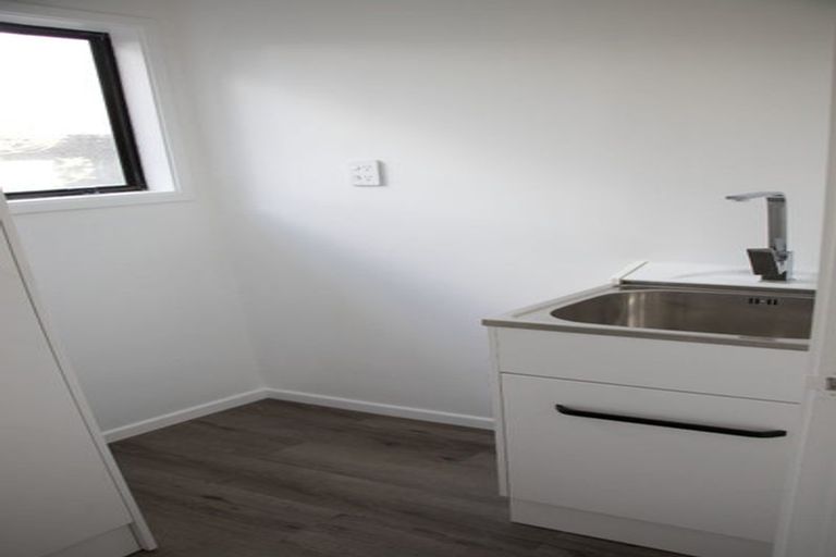 Photo of property in 2/128 Manuka Road, Bayview, Auckland, 0629