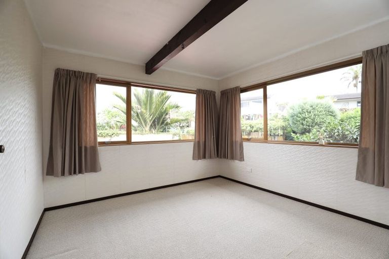 Photo of property in 11 Ganymede Place, Half Moon Bay, Auckland, 2012