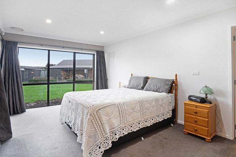 Photo of property in 20 Carrington Drive, Carterton, 5713