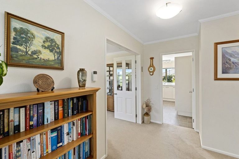 Photo of property in 9 Cranbrook Grove, Waikanae, 5036