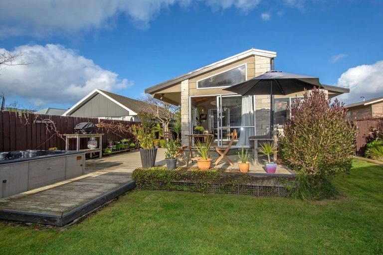 Photo of property in 56 Effingham Street, North New Brighton, Christchurch, 8083