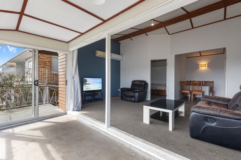 Photo of property in 142 Welcome Bay Road, Welcome Bay, Tauranga, 3112