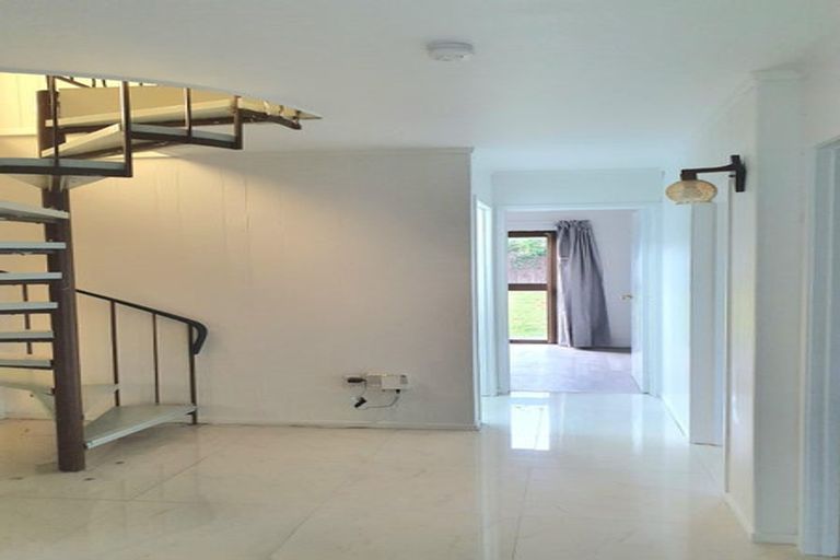 Photo of property in 19 Glen Norman Avenue, Henderson, Auckland, 0610