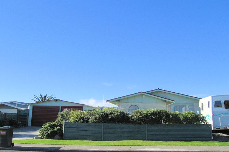 Photo of property in 6 Mountainview Terrace, Otaki Beach, Otaki, 5512