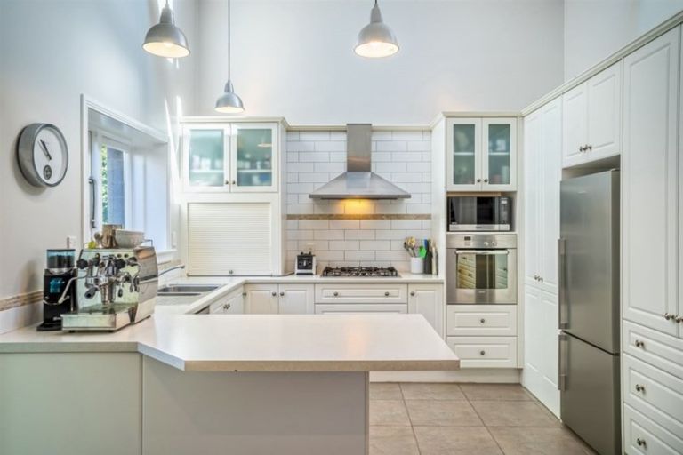 Photo of property in 6 Richmond Avenue, Northcote Point, Auckland, 0627