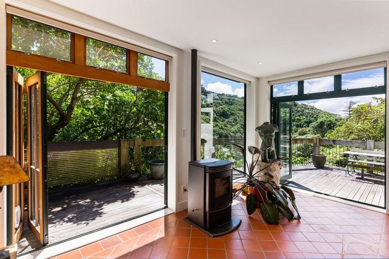 Photo of property in 74 Ranui Crescent, Khandallah, Wellington, 6035