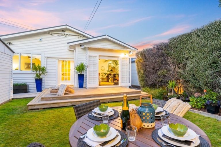 Photo of property in 17 Beaumont Avenue, Alicetown, Lower Hutt, 5010