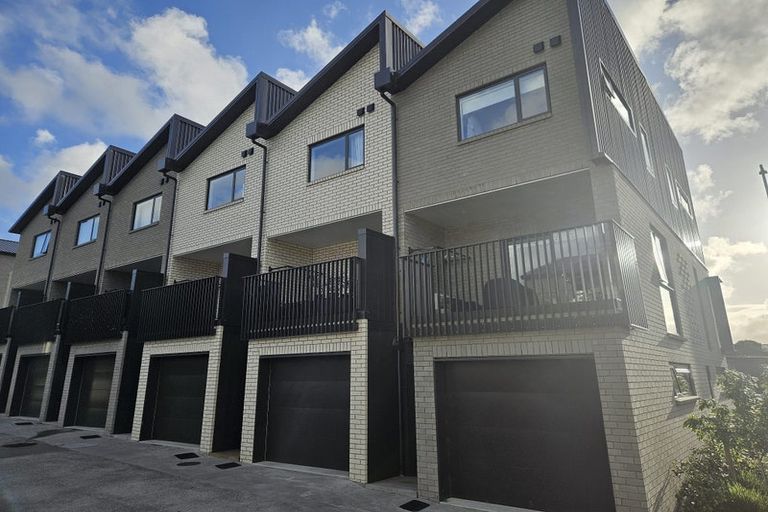 Photo of property in 2/28 Westgate Drive, Westgate, Auckland, 0614