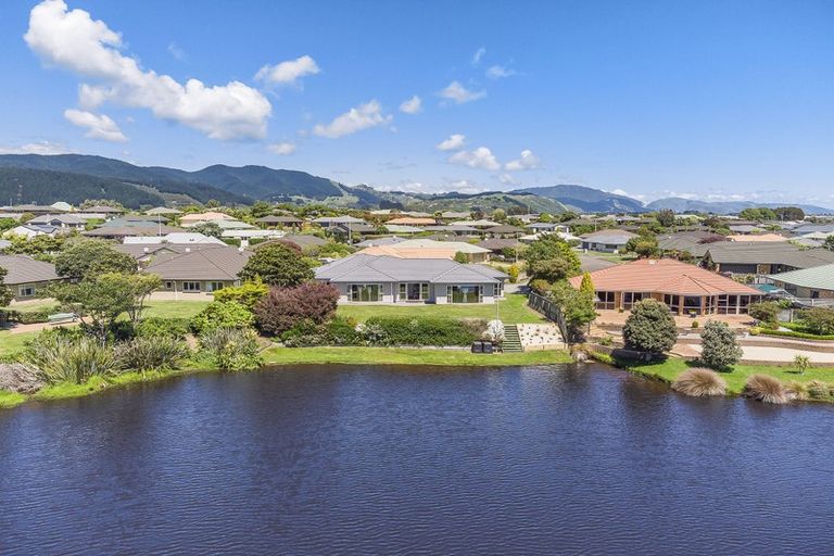Photo of property in 10 Glen Loch Place, Paraparaumu, 5032