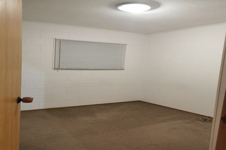 Photo of property in 84a Marine Parade, Mellons Bay, Auckland, 2014