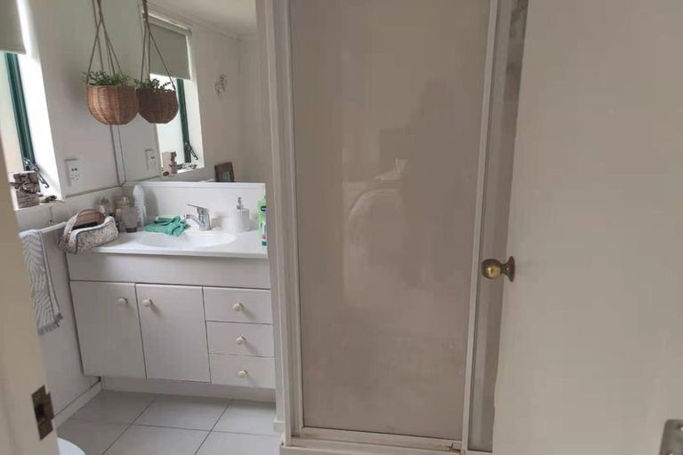 Photo of property in 2/16 Keswick Close, Northpark, Auckland, 2013