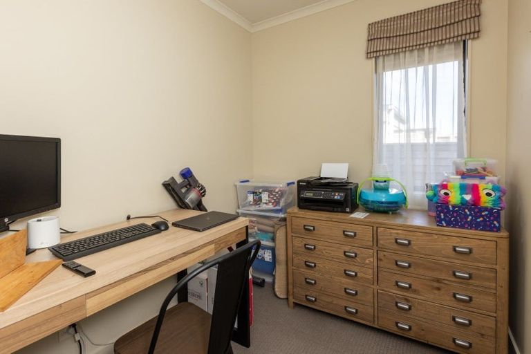 Photo of property in 6b Neeve Place, Taradale, Napier, 4112