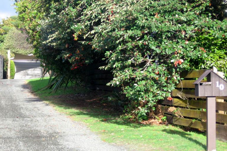 Photo of property in 10 Michael Road, Paraparaumu Beach, Paraparaumu, 5032