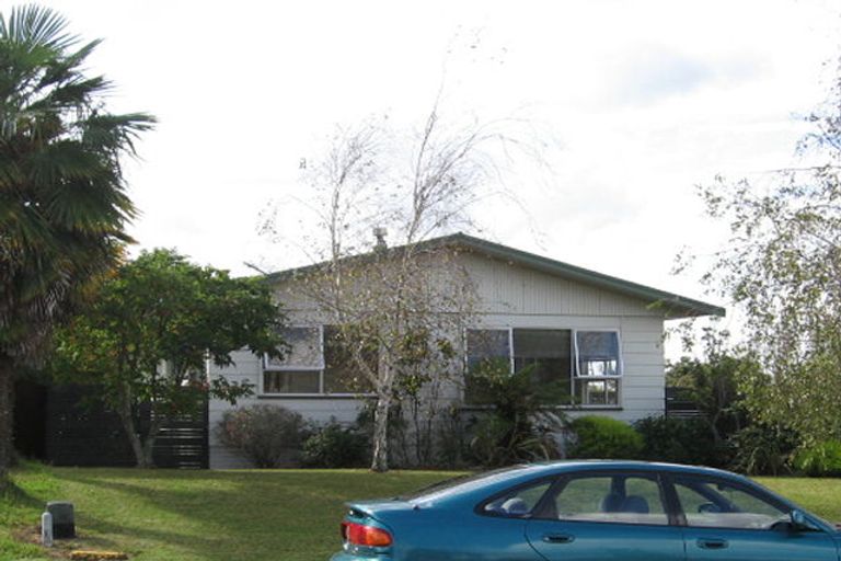 Photo of property in 32 Widmore Drive, Massey, Auckland, 0614