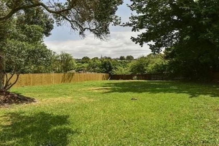 Photo of property in 83 Farquhar Road, Glendene, Auckland, 0602