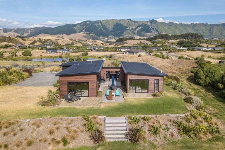 Photo of property in 27 Pingao Lane, Peka Peka, Waikanae, 5391