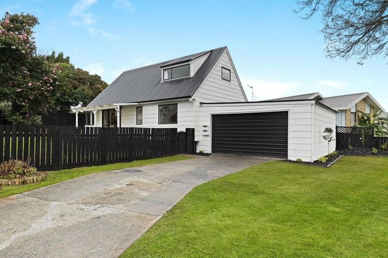 Photo of property in 17 Caulfield Place, Nawton, Hamilton, 3200