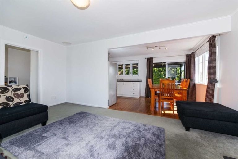 Photo of property in 11 Sylvan Crescent, Te Atatu South, Auckland, 0610