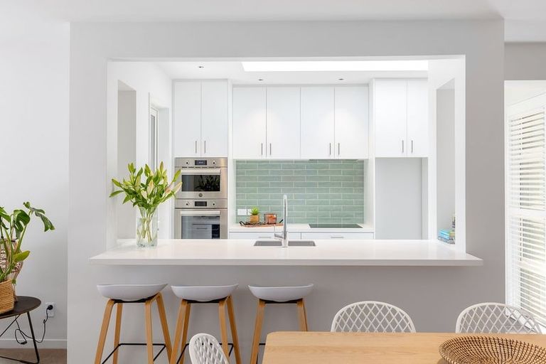 Photo of property in 93 Holly Road, St Albans, Christchurch, 8014