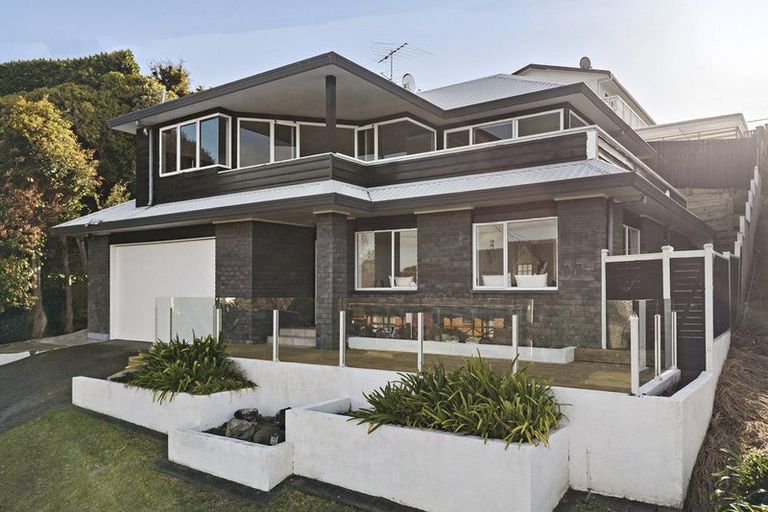 Photo of property in 2/9 Colmar Road, Mellons Bay, Auckland, 2014