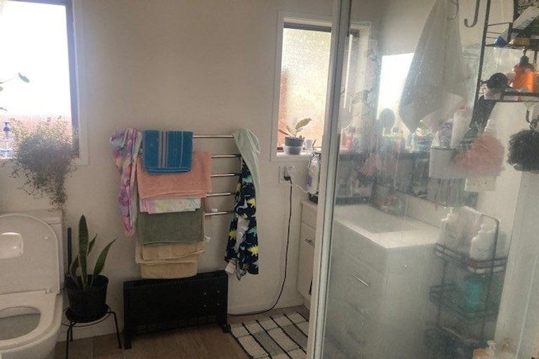 Photo of property in 47a Sherwood Avenue, Te Atatu South, Auckland, 0610