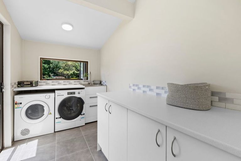 Photo of property in 132 Motu Road, Kumeu, 0891