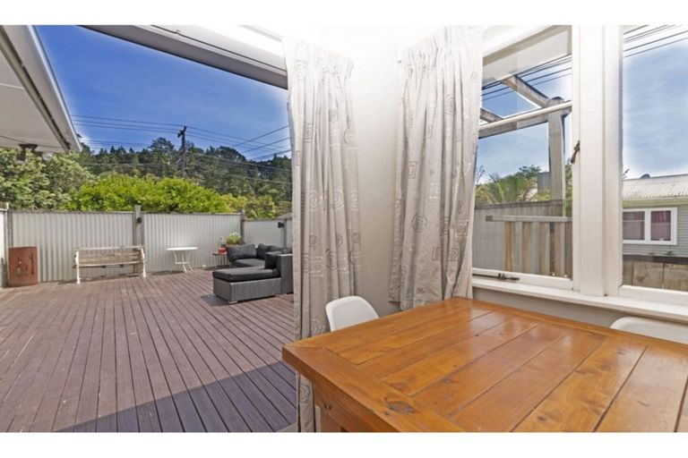 Photo of property in 14 Birdwood Road, Swanson, Auckland, 0612