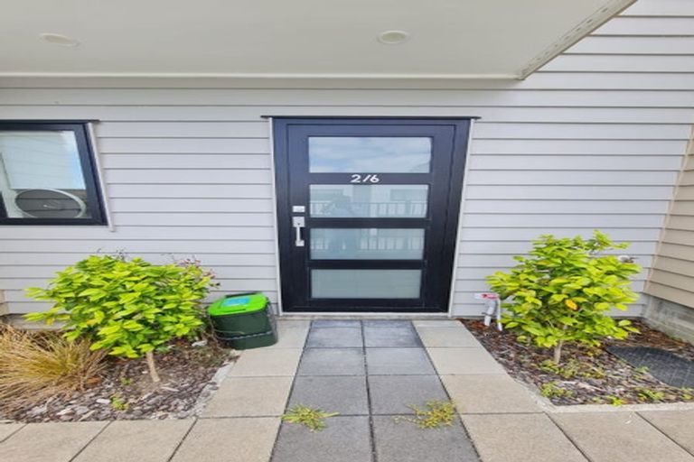 Photo of property in 2/6 South Pacific Place, Henderson, Auckland, 0612