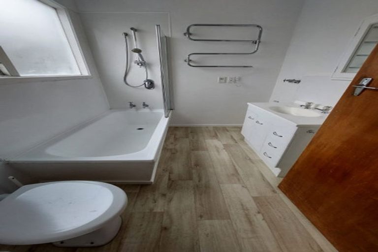 Photo of property in 1/27a Randwick Road, Northland, Wellington, 6012