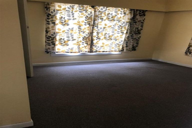 Photo of property in 23 Sutton Crescent, Papakura, 2110