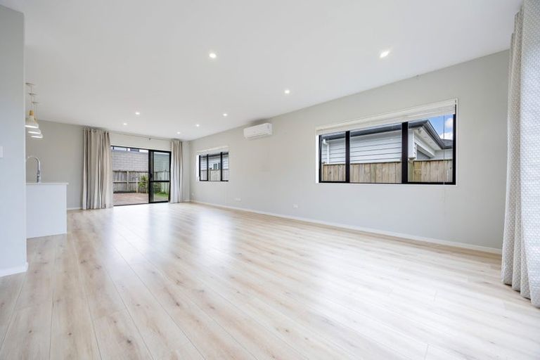 Photo of property in 15 Ropere Street, Kumeu, 0810