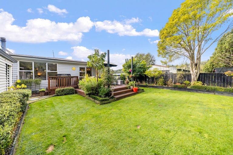 Photo of property in 3 Aniseed Grove, Timberlea, Upper Hutt, 5018