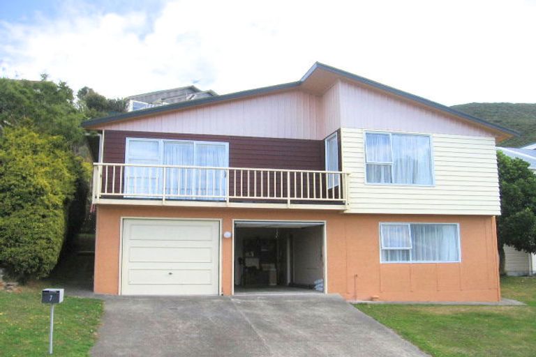 Photo of property in 7 Paddington Grove, Karori, Wellington, 6012