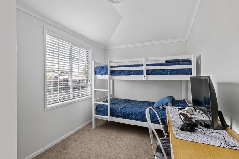 Photo of property in 40 Walton Street, Red Beach, 0932