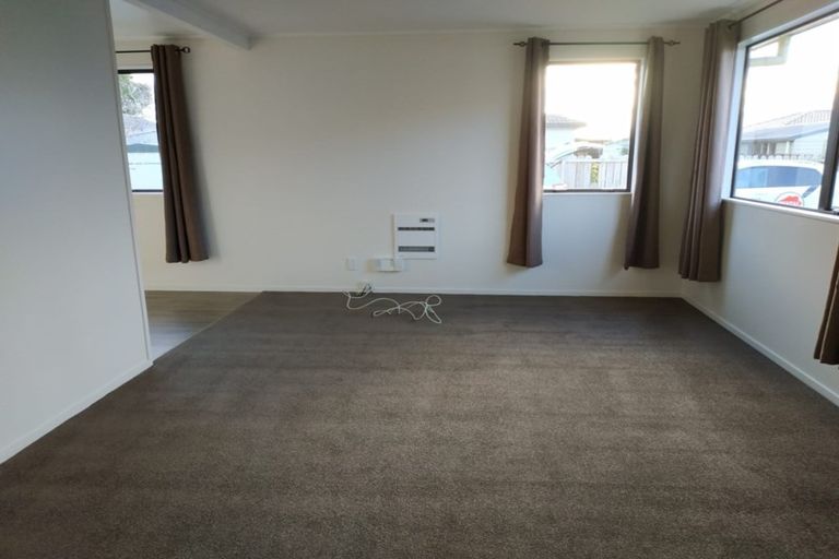 Photo of property in 2/21 Penion Drive, Flat Bush, Auckland, 2023