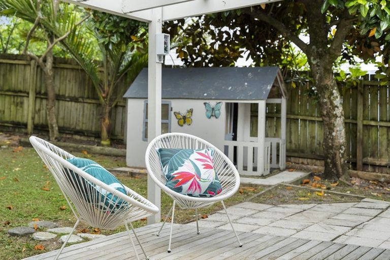 Photo of property in 9 Kupari Place, Totara Vale, Auckland, 0629