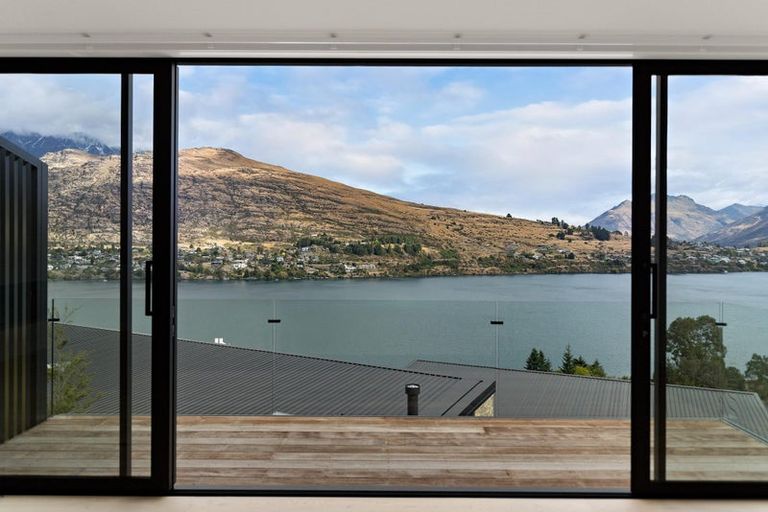 Photo of property in 15a Potters Hill Drive, Queenstown, 9300