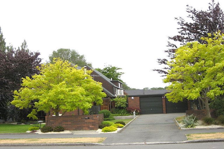 Photo of property in 4 Regalwood Close, Parklands, Christchurch, 8083