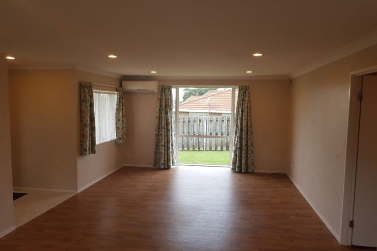 Photo of property in 33 Martin Jugum Lane, Ranui, Auckland, 0612