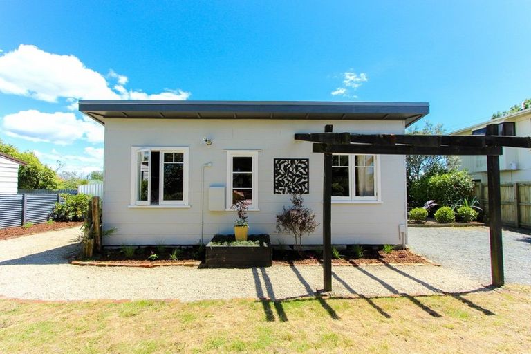 Photo of property in 1a Farnworth Avenue, Holdens Bay, Rotorua, 3010