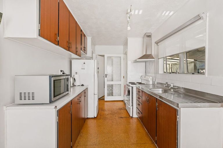 Photo of property in 26 Beauchamp Drive, Massey, Auckland, 0614