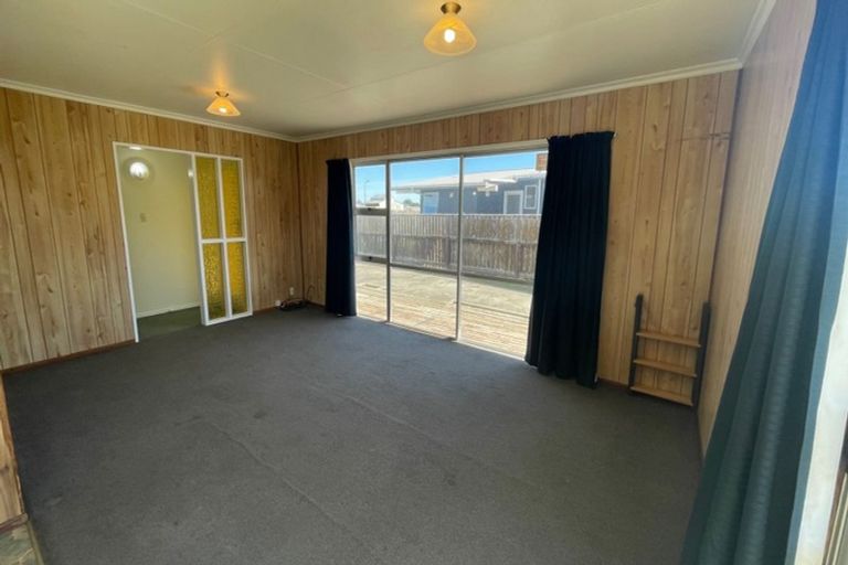 Photo of property in 39 Tongariro Street, Castlecliff, Whanganui, 4501