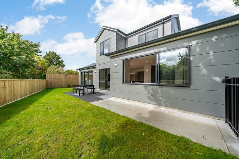Photo of property in 47c Heretaunga Square, Silverstream, Upper Hutt, 5019